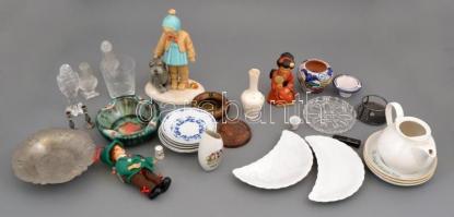 Banános ládányi vegyes bolha tétel: fali tál, kis kancsó, gyertyatartó, hamutál, stb