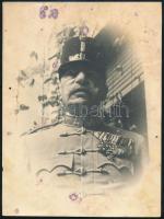 cca 1920-1930 Nyugállományú lovassági tábornok, társasági egyenruhában, magas rangú kitüntetésekkel, foltos, apró lyukkal, 23x17 cm