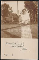 1916 Teniszező hölgy, fotólap, 14×9 cm