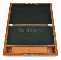 Fa doboz rekeszekkel, fém szegéllyel, kulcs nélkül, hibákkal, 37×24×12 cm