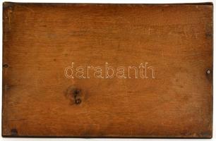 Fa doboz rekeszekkel, fém szegéllyel, kulcs nélkül, hibákkal, 37×24×12 cm