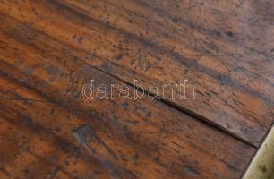 Fa doboz rekeszekkel, fém szegéllyel, kulcs nélkül, hibákkal, 37×24×12 cm