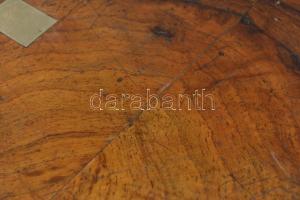 Fa doboz rekeszekkel, fém szegéllyel, kulcs nélkül, hibákkal, 37×24×12 cm