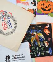 Szalvétagyűjtemény, régi és modern szalvétákkal, kisebb-nagyobb méretben