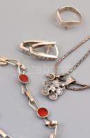 Ezüst(Ag) ékszerek (gyűrű, fülbevaló, karkötő, lánc), 4 db, jelzettek, bruttó: 19,5 g