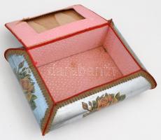 Rózsás matricákkal díszített nemez doboz, 28×21×8 cm