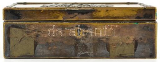 Régi fém doboz, AO/OA (?) monogrammal és tölgyfakoszorúval a tetején, fa betéttel, sérült, az alja l...