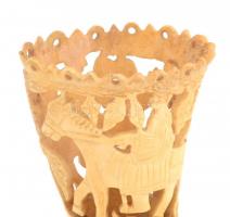 Faragott csont díszváza, lovasokat ábrázoló díszítéssel  12 cm