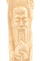 Faragott csont keleti bölcs szobor, fa talapzaton. 19 cm