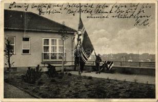 1936 Döberitz-Elsgrund, Der historische Flaggenwechsel bei dem I. Flak Rgt. 22. / The historic change of the NS flag (fa)
