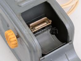 Elzett fém diavetítő, viseltes, hiányos eredeti karton dobozában, kipróbálatlan, 25x9x17 cm