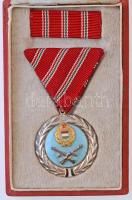 1957. Szolgálati Érdemérem mellszalagon, eredeti tokban, szalagsávval T:1- Hungary 1957. Meritorious Medal with ribbon and thin ribbon, in original case, C:AU NMK 618