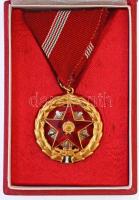 1957. Kiváló Szolgálatért Érdemérem aranyozott, zománcozott, mellszalagon, eredeti tokban T:1-  1957. Hungary Distinguished Service Medal golded, enamelled, with ribbon, in original case C:AU NMK.: 614