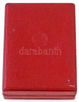 ~1950. "Kiváló Műszaki Dolgozó" zománcozott kitüntetés, Rákosi-címerrel, eredeti tokban (2...