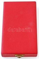 1964. "Munka Érdemrend" arany fokozata, aranyozott, zománcozott Br kitüntetés mellszalagon...