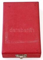 1964. "Munka Érdemrend" ezüst fokozata, ezüstözött, zománcozott Br kitüntetés mellszalagon...