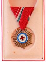 ~1980-1990. Vöröskeresztes Tevékenységért Kitüntetés bronz fokozata eredeti tokban miniatűrrel T:2