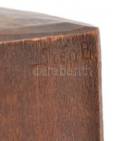 XX. sz ejele: Szép B. jelzéssel: Zsidó ószeres. Faragott fa. 24 cm