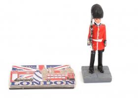 Brit Bobby figura + London hűtőmágnes, 2 db