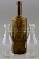Barna kakas-korona logós üveg, kopásnyomokkal, m: 30 cm + 2 db átlátszó üveg, m: 18 cm