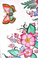 4 db nagy méretű kézzel festett porcelán tál különféle dekorokkal. Némelyik jelzéssel. 38,5x23,5 cm