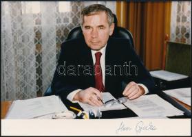 Horn Gyula (1932-2013) volt magyar miniszterelnök aláírt fotója / Gyula Horn, former prime minister signature on a photo