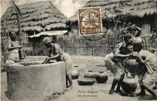 Porto-Seguro, Am Dorfbrunnen / at the well, folklore from French West Africa