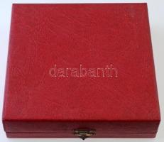 ~1950-1960. "Kilián György Repülő Műszaki Főiskola" festett, hátoldalán jelzett Hollóházi ...