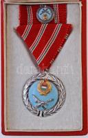 1957. Szolgálati Érdemérem zománcozott kitüntetés mellszalagon, miniatűrrel szalagsávon, tokban, adományozói okirattal T:2