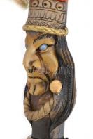 Faragott indián pipa. Festett faragott fa figurális díszítéssel. 41 cm