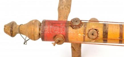 Faragott fa és bőr húros hangszer 48 cm