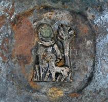 Tevan Margit (1901-1978): Tálka figurális díszítéssel, fém, jelzett, kopott, rozsdás, 12x12 cm