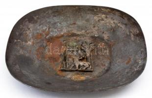 Tevan Margit (1901-1978): Tálka figurális díszítéssel, fém, jelzett, kopott, rozsdás, 12x12 cm