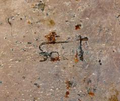 Tevan Margit (1901-1978): Tálka figurális díszítéssel, fém, jelzett, kopott, rozsdás, 12x12 cm