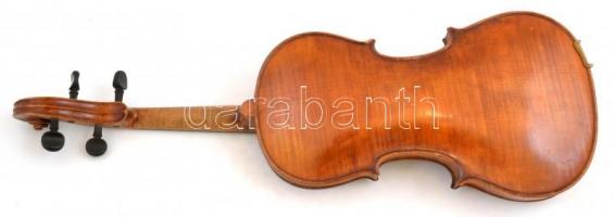 Felnőtt hegedű két vonóval, kissé hiányos. Sérült fa tokban 75 cm