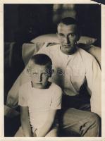 cca 1930 Magyar Sándor a Justice for Hungary óceánrepülés pilótája és fia fotója 18x24cm