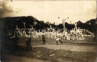 1913 Hajmáskér-Tábor, katonai akrobatikus mutatvány / K.u.K. military acrobatic training. photo (EK)