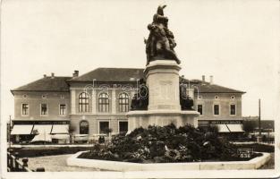 Makó Hotel, katonai emlékmű (Rb)