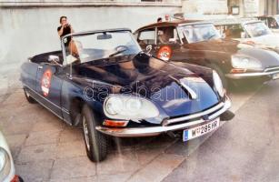 Oldtimer autókról készült színes fotók, 310 db albumba rendezve, 10×15 cm