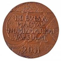 Gáti Gábor (1937-) 2011. "110 éves a Magyar Numizmatikai Társulat" Br plakett, peremen &qu...