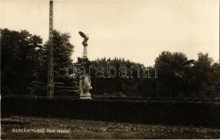 Harkányfürdő, park, Turul szobor. Szilczer Gyula kiadása