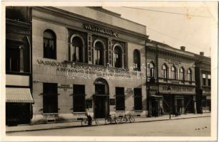 1941 Szombathely, Vasmegyei Mezőgazdasági Takarékpénztár székháza, Vastakarék, Vasmegyei Közraktárak Rt., Pesti Magyar kereskedelmi Bank leányintézete, Magyar Hollandi biztosító rt., Turul magyar országos biztosító intézet, Az Anker biztosító fiókja, Haas Fülöp és fiai féle rt., Révész üzlete (EK)