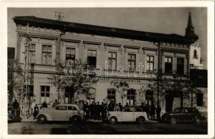 1940 Gyula, Első-Gyulavárosi Takarékpénztár, automobilok