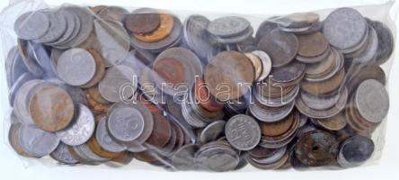 Vegyes magyar és külföldi fémpénz tétel 1Kg-os súlyban T:vegyes
