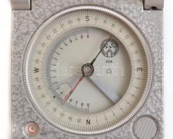 NDK kompasz, bőr tokban, 9×9 cm