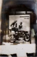 cca 1948 Motorok és motorosok, Fekete György (1904-1990) budapesti fényképész reklámgrafikái és felv...