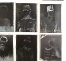 cca 1944 Katonák a kiskunfélegyházi Marika-Fotó műteremben, 18 db vintage üveglemez negatív, 6x9 cm ...