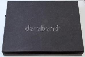 Éremtartó kazetta, kivehető tálcával, összesen 24 férőhellyel. Használt, de jó állapotban