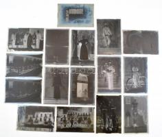 cca 1946 Kiskunfélegyháza, a Marika-Fotó műteremben készült 16 db vintage üveglemez negatív, változatos témákról (mozdony előtti csoportkép, zenekar, gépíró iskola, viselet, postás kerékpáron, birkózó bajnok, stb...), 10x15 cm