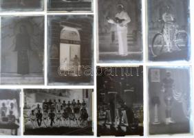 cca 1946 Kiskunfélegyháza, a Marika-Fotó műteremben készült 16 db vintage üveglemez negatív, változa...